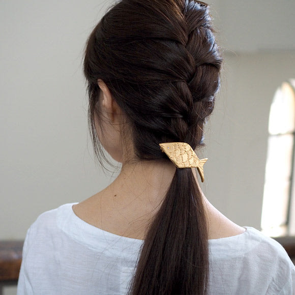 【2色】二月（ふたつき） おさかなバレッタ 18金メッキorロジウムメッキ [FT-FSB-001]