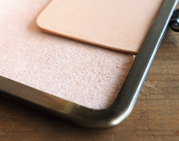 poussette 3.5 inch tanned leather clasp pass case [g35160001] 