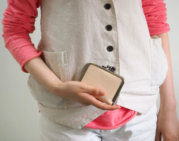 poussette 3.5 inch tanned leather clasp pass case [g35160001] 