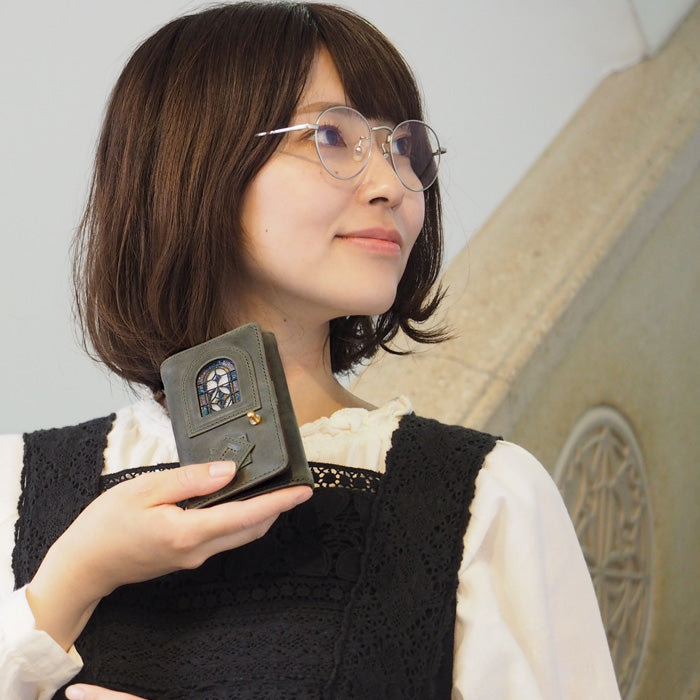 glart (グラート) ステンドグラスのアンティークドア 三つ折りウォレット カーキ レディース [H0212-KH] リアルガラス 本革 革財布 革小物 ブランド 三つ折り財布 コンパクト ミニ さいふ レザー