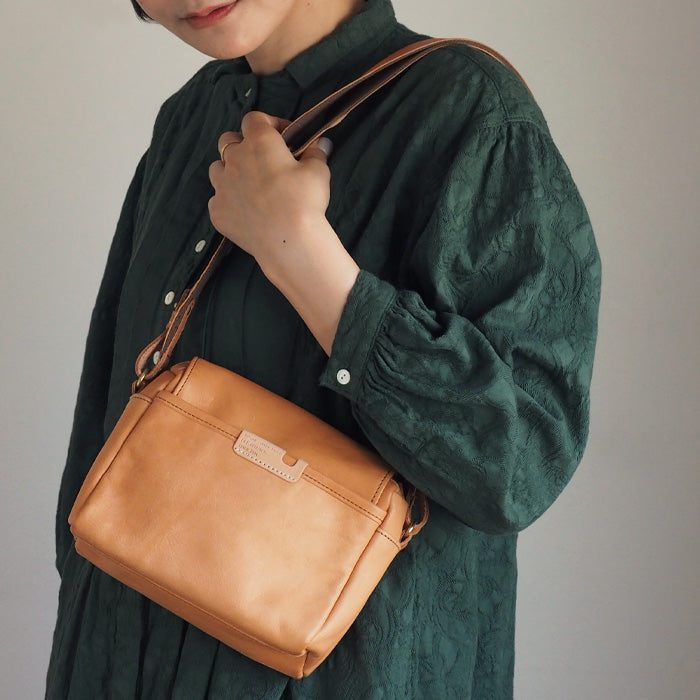 Butler Verner Sails(バトラーバーナーセイルズ)  馬革 フラップショルダー メンズ レディース [JA-2597] モバイルショルダーバッグ スマホ ポーチ ポシェット