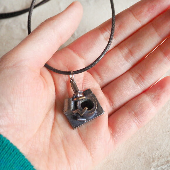 Bronze sculptor Tadashi Koizumi Kobito's necklace "Yes, cheese, life." [KO-NC-03] 