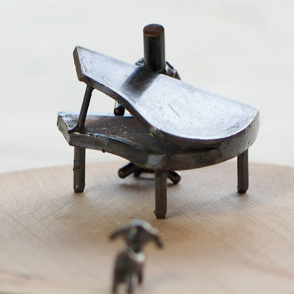 Bronze sculptor Tadashi Koizumi Kobito's object "This is the last song." [KO-OB-02] 