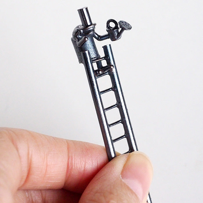 Bronze sculptor Tadashi Koizumi Kobito's object "Fill the sky with happiness." [KO-OB-10] 