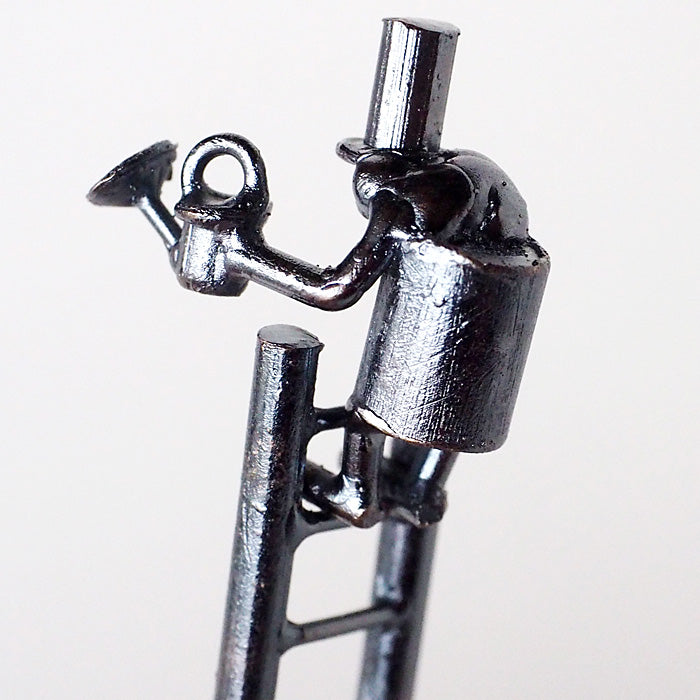 Bronze sculptor Tadashi Koizumi Kobito's object "Fill the sky with happiness." [KO-OB-10] 