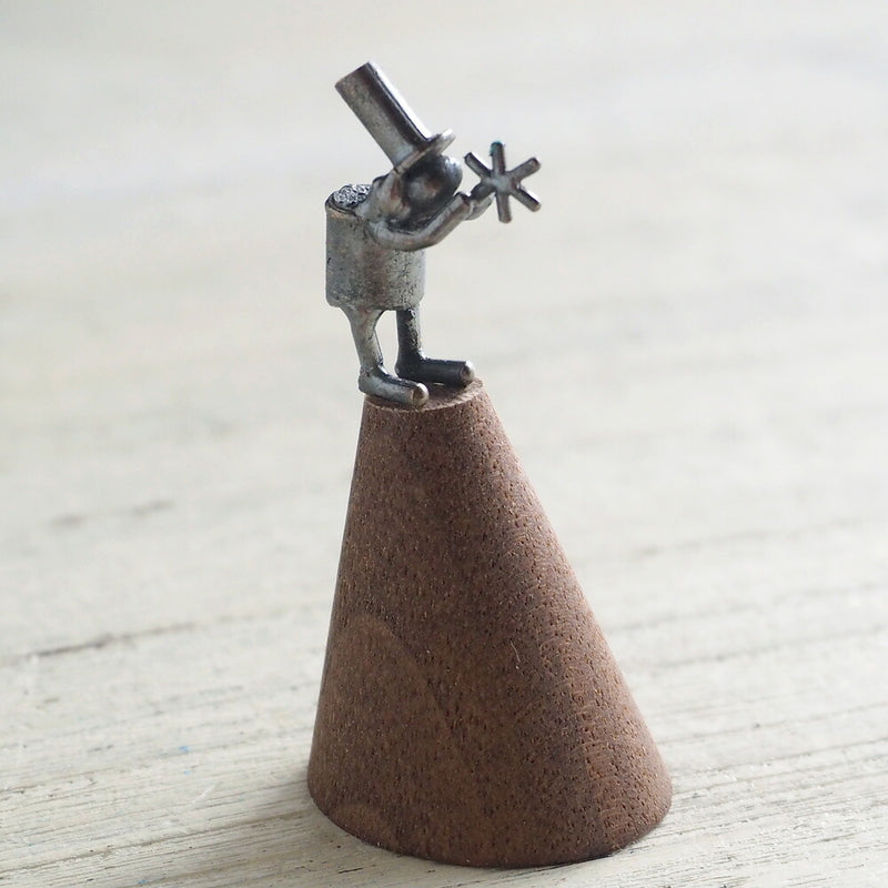 ブロンズ造形作家・コイズミタダシ コビトのリングスタンド 「星をあつめて」 [KO-RS-01]