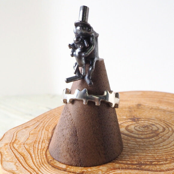 Bronze sculptor Tadashi Koizumi Kobito's ring stand "Me and you make a ring" [KO-RS-03] 