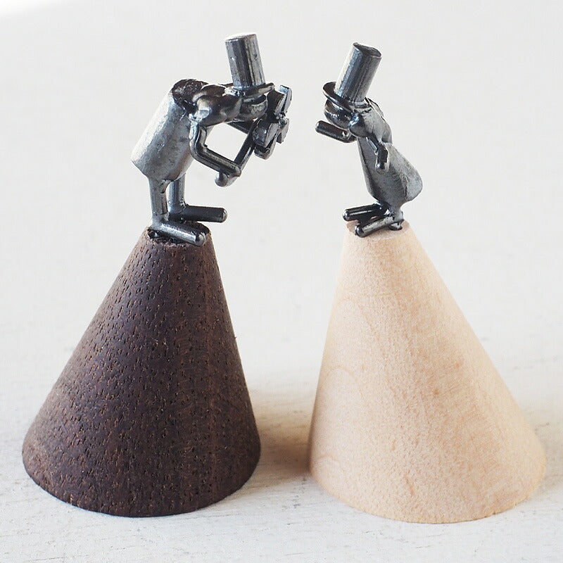 【ご結婚祝いとしても好評】ブロンズ造形作家・コイズミタダシ コビトさんのリングスタンド「大切なひと -花ことば-」 [KO-RS-06]