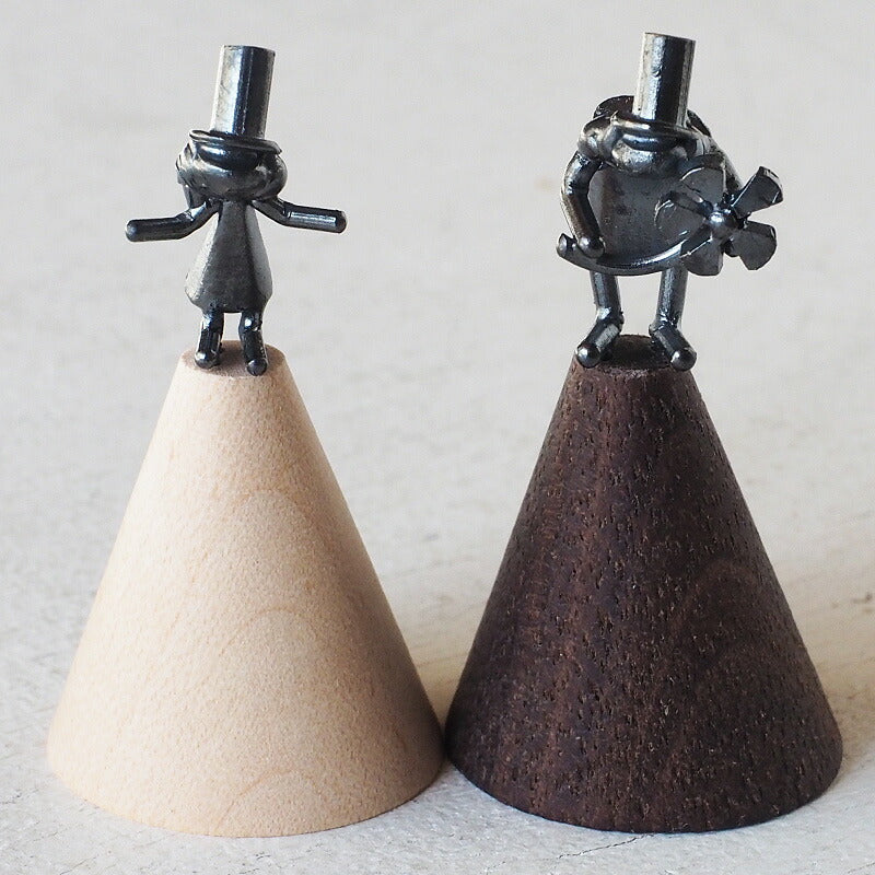 【ご結婚祝いとしても好評】ブロンズ造形作家・コイズミタダシ コビトさんのリングスタンド「大切なひと -花ことば-」 [KO-RS-06]