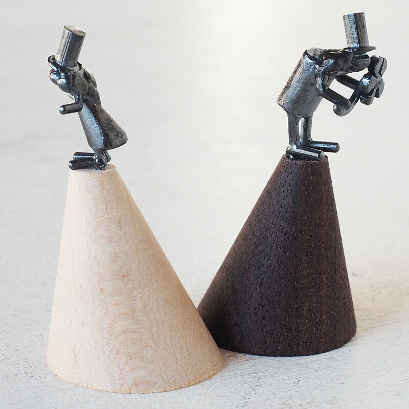 【ご結婚祝いとしても好評】ブロンズ造形作家・コイズミタダシ コビトさんのリングスタンド「大切なひと -花ことば-」 [KO-RS-06]