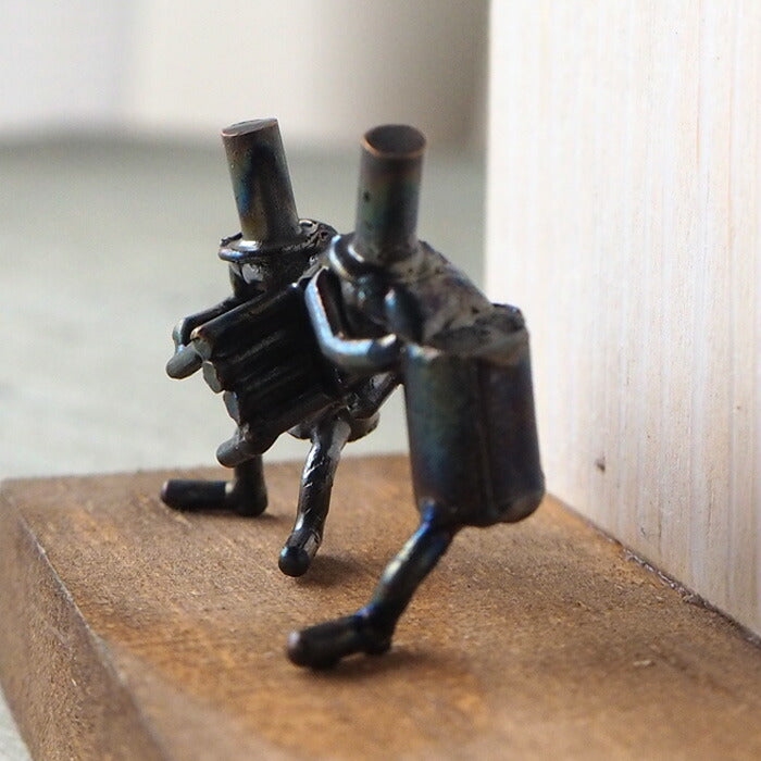 Bronze sculptor Tadashi Koizumi Kobito's table clock "Chair-taking game" [KO-WC-04] 