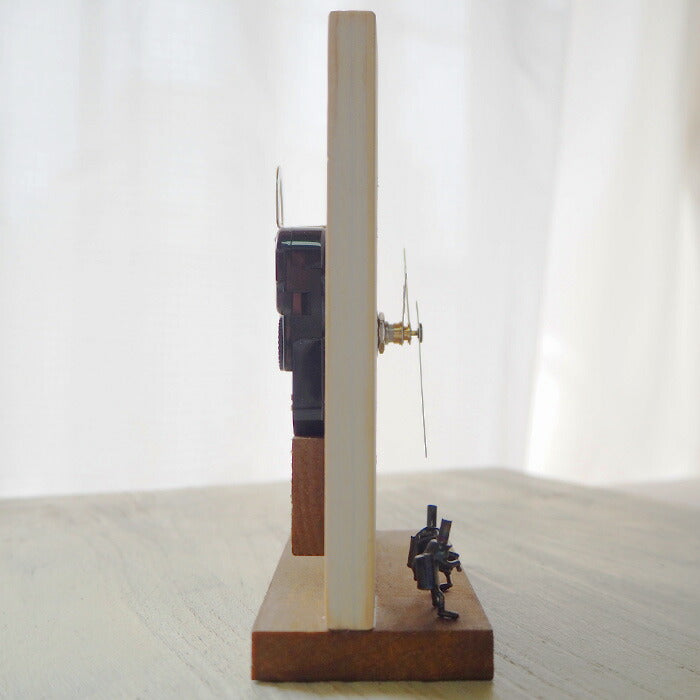 Bronze sculptor Tadashi Koizumi Kobito's table clock "Chair-taking game" [KO-WC-04] 