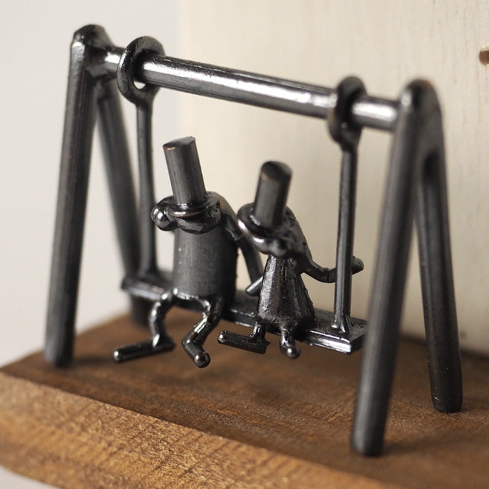 Bronze sculptor Tadashi Koizumi Kobito's table clock "If the world ends tomorrow..." [KO-WC-05] 