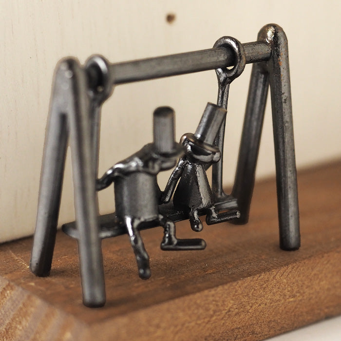 Bronze sculptor Tadashi Koizumi Kobito's table clock "If the world ends tomorrow..." [KO-WC-05] 