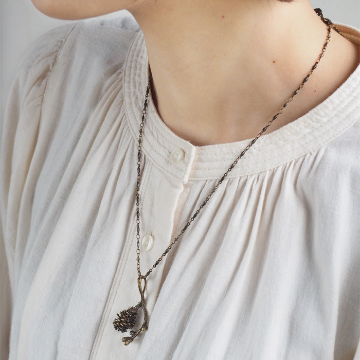 Lano Pine Cone Necklace Labradorite x Antique Brass [LN-4075]