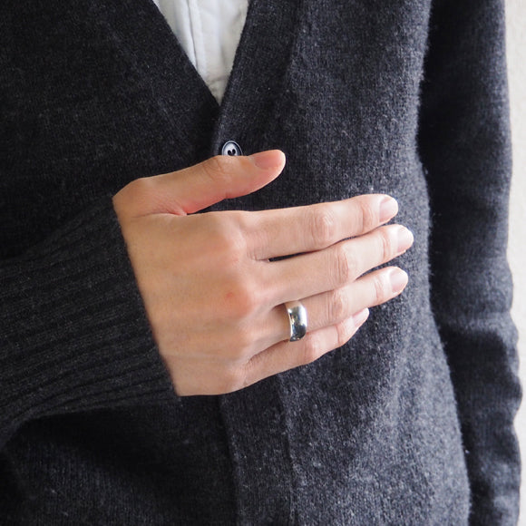 moge（モゲ） 手作りシルバーアクセサリー 同じ月を見てた―イヌ― シルバーリング 8mm[mo-R-059]