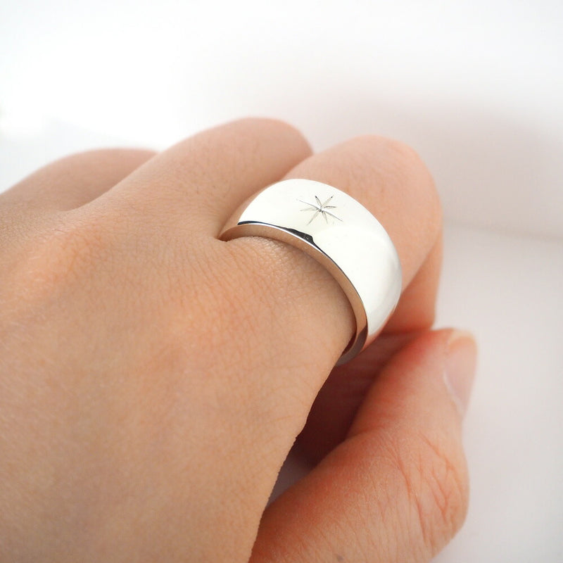 moge（モゲ） 手作りシルバーアクセサリー 同じ月を見てた －屋根の上のネコ－ シルバーリング 10mm [mo-R-069]