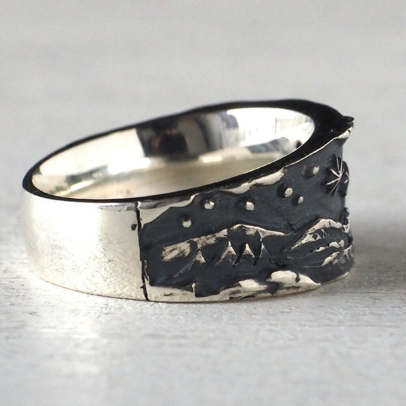 moge（モゲ） 手作りシルバーアクセサリー 蒼い月への咆哮 ー狼ー シルバーリング 13mm [mo-R-095]