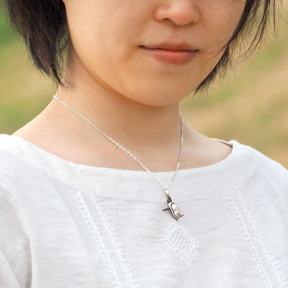 marship（マーシップ） 手作りアクセサリー ペンギンのご飯タイム シルバーネックレス [MS-NC-13]