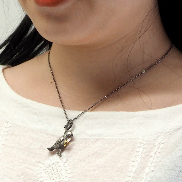 marship（マーシップ） 手作りアクセサリー バナナもぐもぐヨウム シルバーネックレス 黒仕上げ[MS-NC-27]