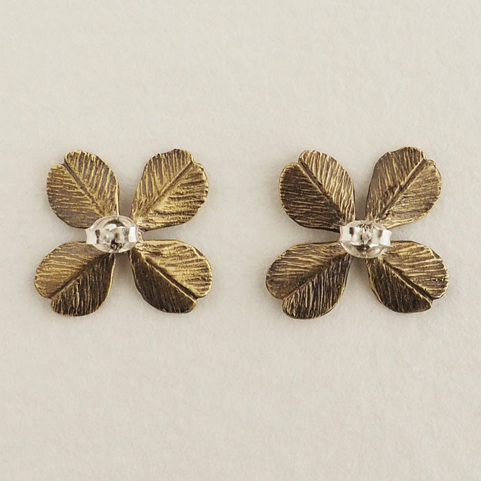 sasakihitomi（ササキヒトミ） クローバーピアス 真鍮 いぶし仕上げ 2個セットレディース [No-006B]