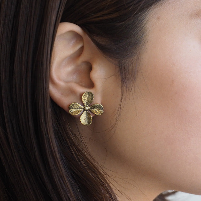 sasakihitomi（ササキヒトミ） クローバーピアス 真鍮 いぶし仕上げ 2個セットレディース [No-006B]