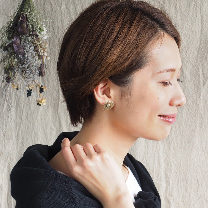 sasakihitomi Marguerite Earrings Brass Oxidized Binaural Set Women's [No-010B] 
