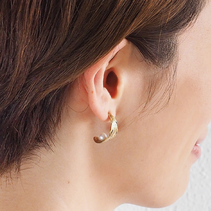 sasakihitomi Tori no Hane Earrings Brass &amp; White Pearl Binaural Set Women's [No-014B] 