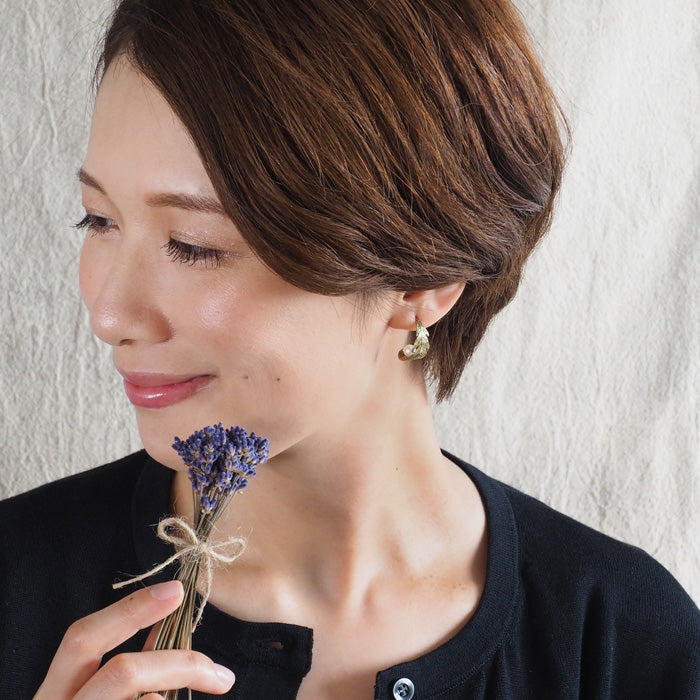 sasakihitomi Tori no Hane Earrings Brass &amp; White Pearl Binaural Set Women's [No-014B] 