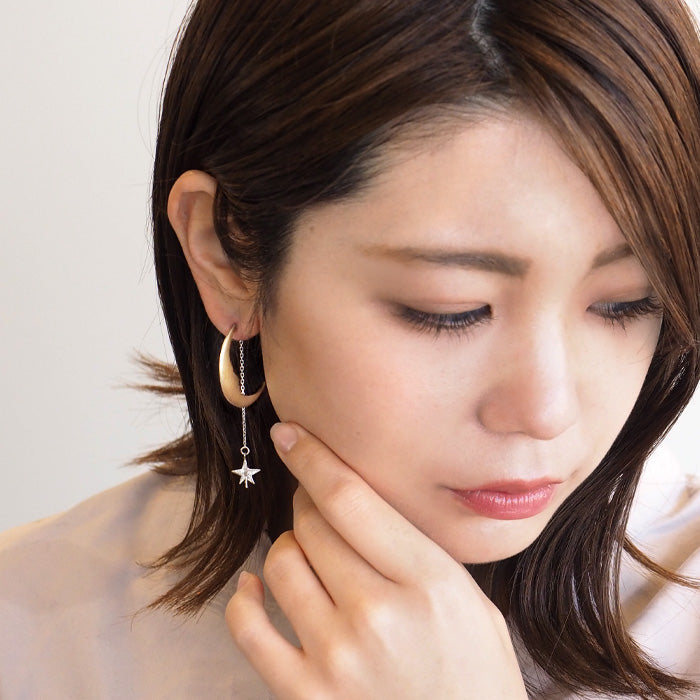 sasakihitomi(ササキヒトミ) 月と星のピアス 片耳 真鍮の月&シルバー sasakihitomi(ササキヒトミ) 月と星のピアス 片耳 真鍮の月&シルバー