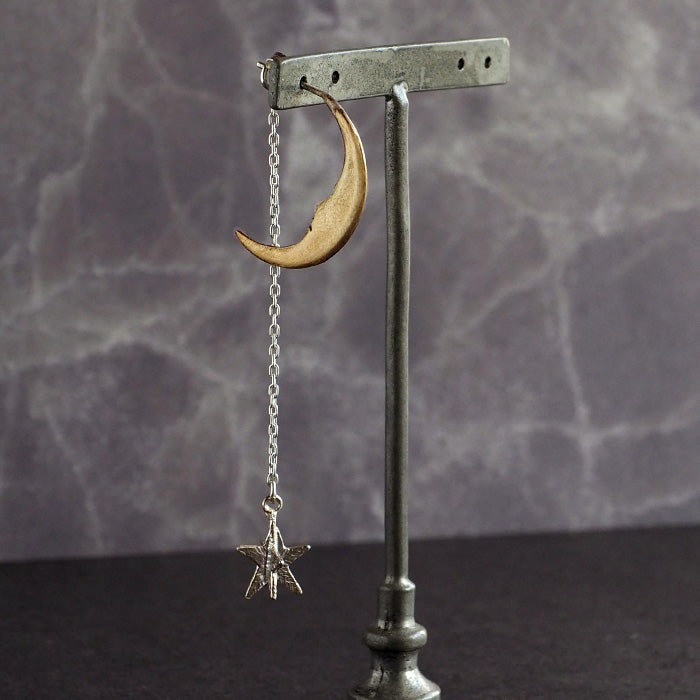 sasakihitomi (Sasaki Hitomi) moon and star earrings S size, brass moon &amp; silver star one ear ladies [No-039-B] 