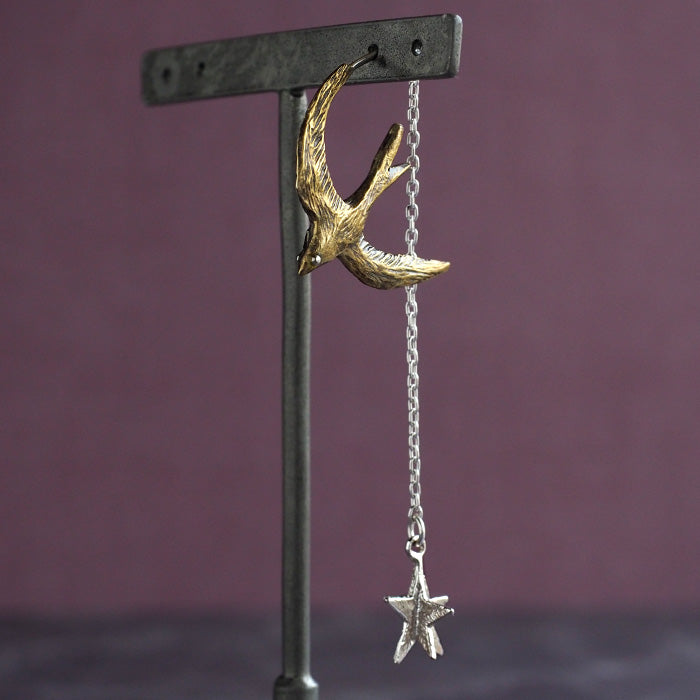 sasakihitomi（ササキヒトミ） つばめと星ピアス 片耳 真鍮＆シルバー レディース [No-047B]