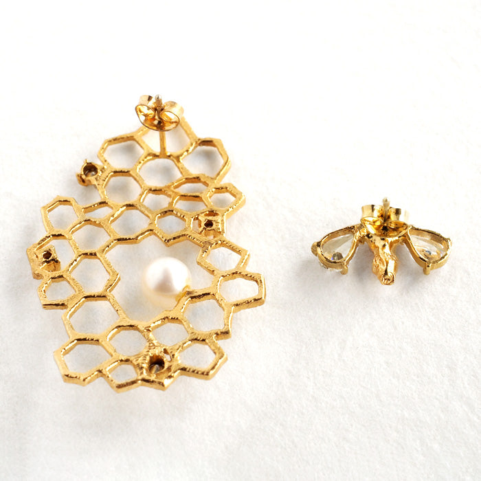 sasakihitomi Bee and Hive Nest Earrings Asymmetrical Brass 18K Gold Coating Binaural Set Women's [No-060-G] 