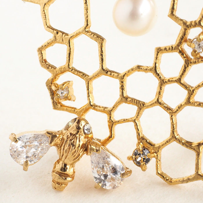 sasakihitomi Bee and Hive Nest Earrings Asymmetrical Brass 18K Gold Coating Binaural Set Women's [No-060-G] 