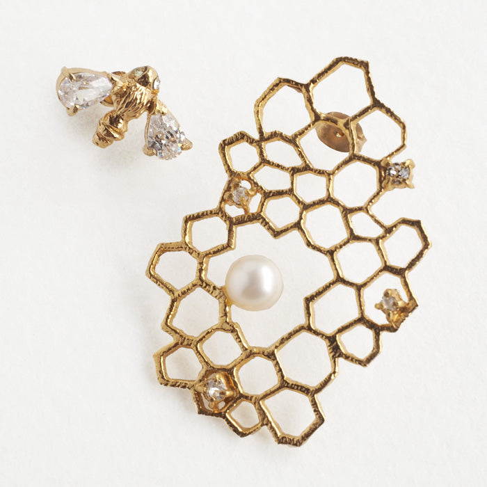sasakihitomi Bee and Hive Nest Earrings Asymmetrical Brass 18K Gold Coating Binaural Set Women's [No-060-G] 