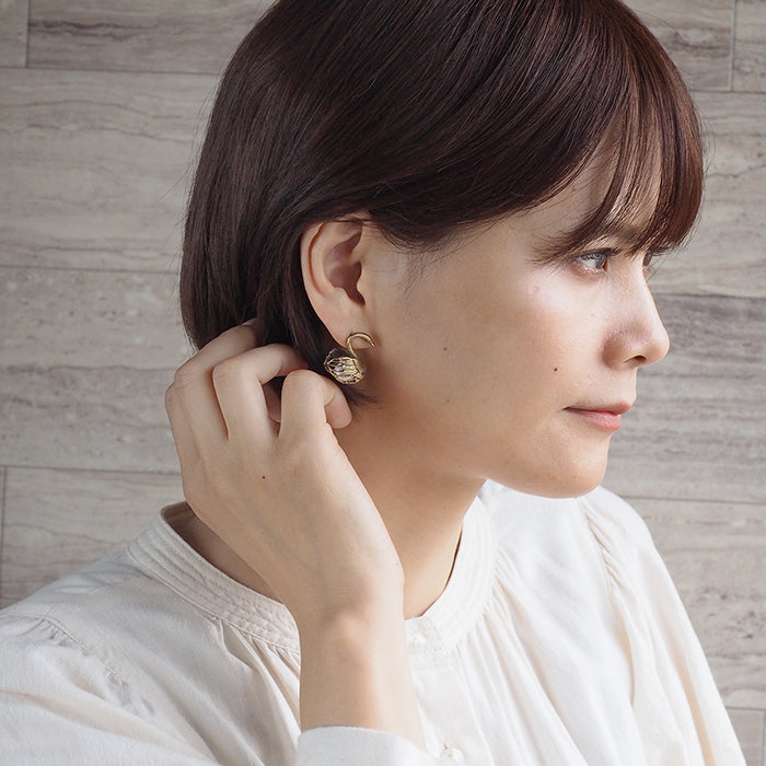 sasakihitomi Swan Earrings Brass &amp; Pearl Binaural Set Women's [No-070B] 