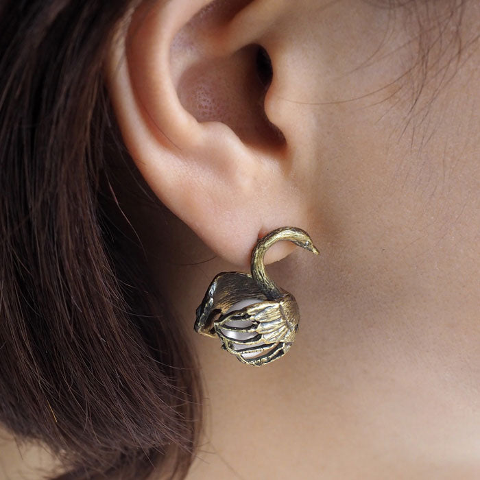 sasakihitomi Swan Earrings Brass &amp; Pearl Binaural Set Women's [No-070B] 