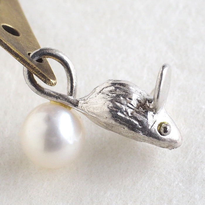 sasakihitomi（ササキヒトミ） ねずみとチーズのピアス 真鍮＆シルバー925 アシンメトリー 両耳セット レディース [No-074]