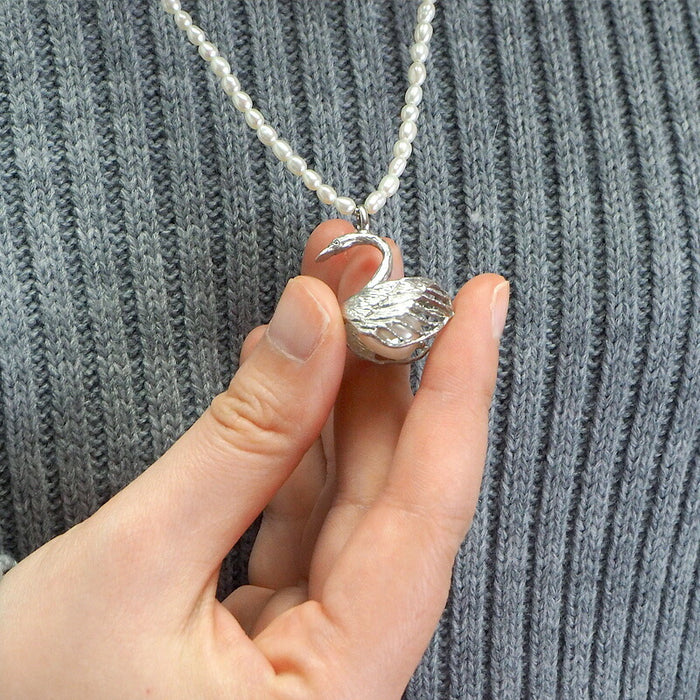sasakihitomi Swan necklace silver &amp; white pearl [No-078]