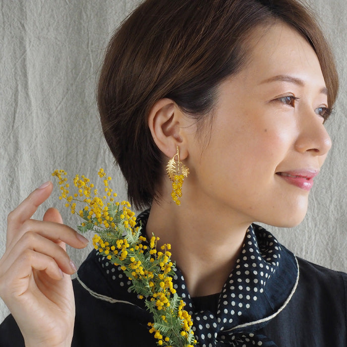 sasakihitomi（ササキヒトミ）ミモザピアス 黄色メノウ×真鍮 18金