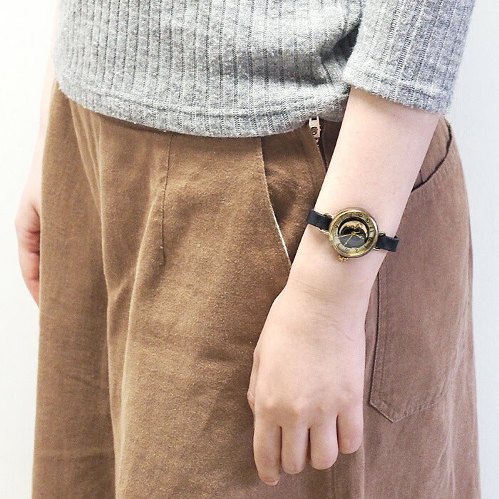 Watanabe Kobo Handmade Watch “Crescent Moon4-MB” Crescent Black Dial Arabic Numerals Ladies Brass [NW-366CM4-BK-AR] 