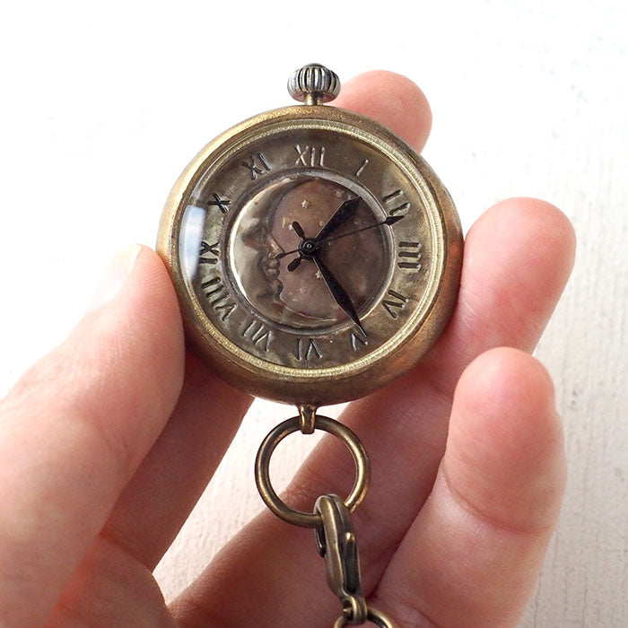 渡辺工房 手作り懐中時計 “Crescent Moon-MB” メンズブラス 甲丸ケース 革紐チェーン [NW-379CM]