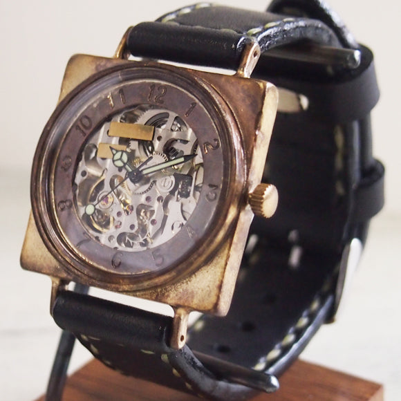 渡辺工房 手作り腕時計 自動巻 裏スケルトン スクエア 刻印数字インデックス ジャンボブラス [NW-BAM026]