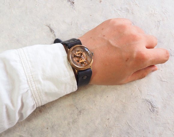 渡辺工房 手作り腕時計 裏スケルトン 手巻き式 メンズブラス ローマ数字 [NW-BHW063]