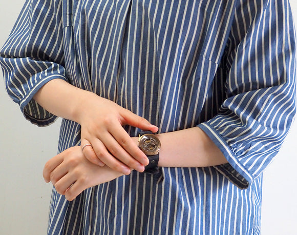 渡辺工房 手作り腕時計 裏スケルトン 手巻き式 メンズブラス ローマ数字 [NW-BHW063]