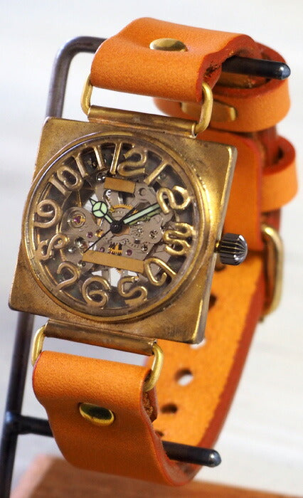Watanabe Kobo 手工腕錶手動上鍊後蓋鏤空方形 32 毫米男士黃銅 3D 數字和雕刻數字 [NW-BHW095] 