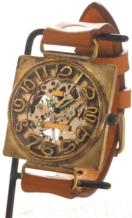 Watanabe Kobo 手工腕錶手動上鍊類型後蓋鏤空方形 40 毫米巨型黃銅 3D 數字和雕刻數字 [NW-BHW097] 