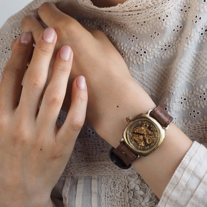 渡辺工房 機械式 手巻き腕時計 クッションケース 34mm アラビア数字 ミシンステッチ 牛革 ベルト[NW-BHW127-MS]