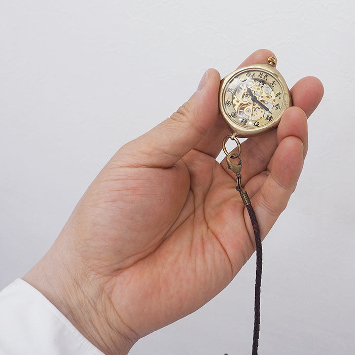 渡辺工房 手作り懐中時計 “倭ノ刻 手巻 懐角二(わのこく てまき かいかくに)” クッションケース 漢数字 38mm [NW-BHW151]