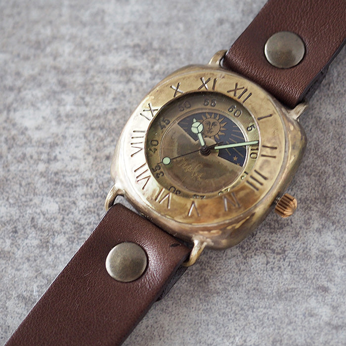 渡辺工房 手作り腕時計 “Caramel Box-S＆M-JB” 38mmクッション型 真鍮ケース SUN＆MOON ローマ数字ベゼル[NW-JUM187SM]